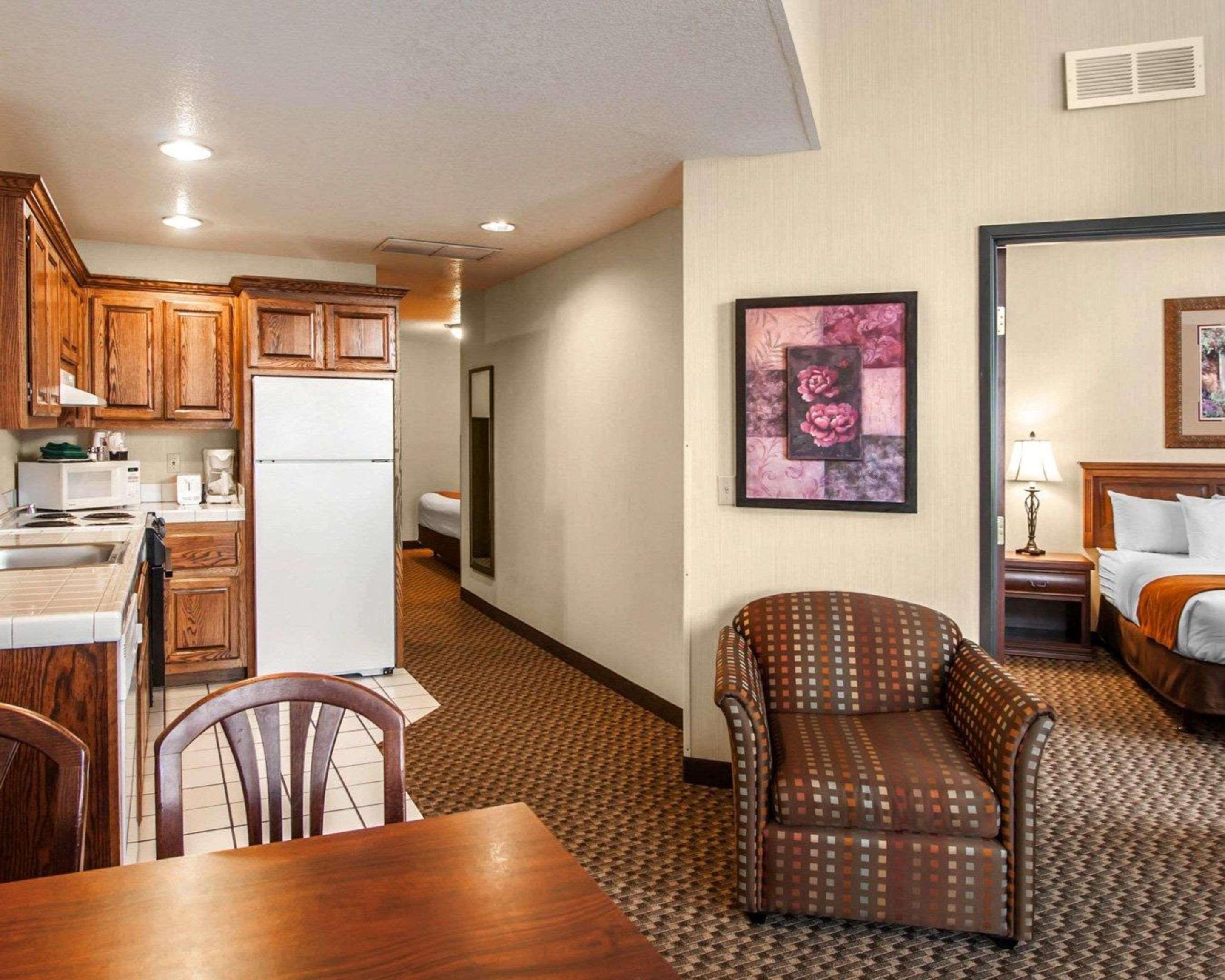 Comfort Suites Corvallis Exterior photo