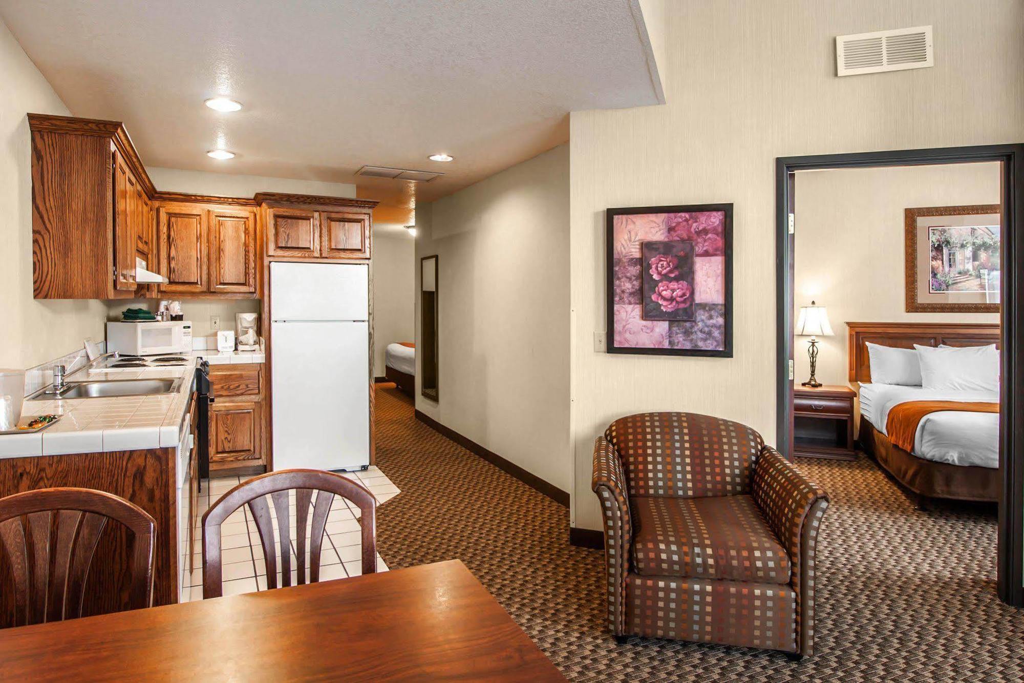Comfort Suites Corvallis Exterior photo